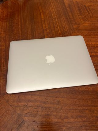 MacBook Air 2019 128GB Plata + iPhone 13 opcional