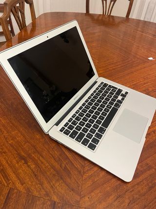 MacBook Air 2019 128GB Plata + iPhone 13 opcional