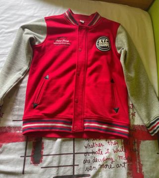 Chaqueta universitaria roja ElCortelngles -Talla S