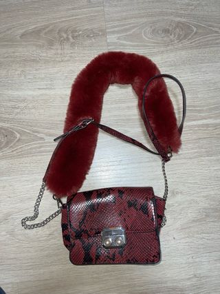 Bolso granate con pelo