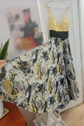Vestido de fiesta dorado y negro con chaqueta