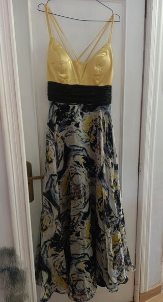Vestido de fiesta dorado y negro con chaqueta