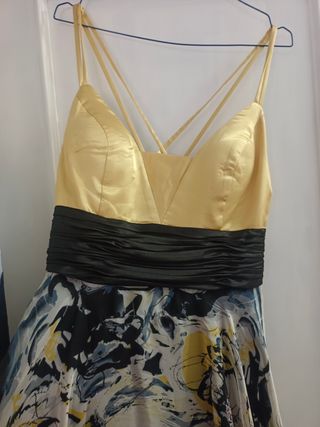 Vestido de fiesta dorado y negro con chaqueta