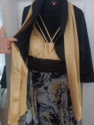 Vestido de fiesta dorado y negro con chaqueta