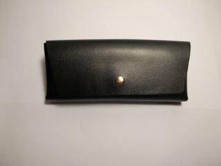Gafas de sol espejadas negras y grises, con funda