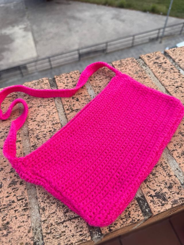 Bolso de hombro crochet rosa