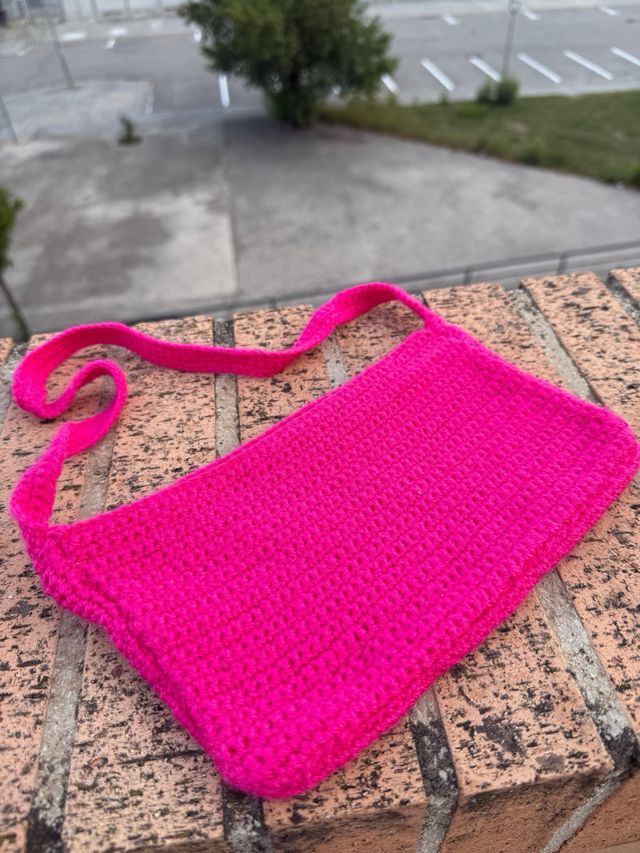 Bolso de hombro crochet rosa