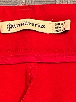 Pantalón corto rojo