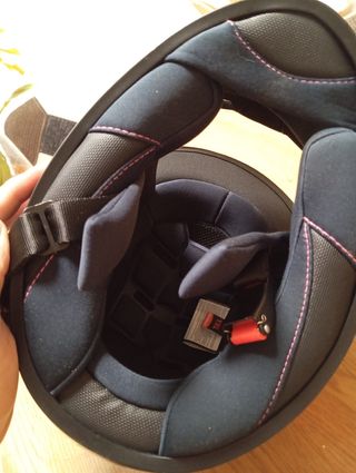 Casco de moto rosa y negro talla infantil