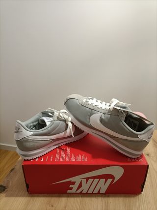 T41 Nike Cortez TXT Gris 