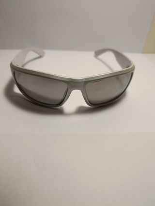 Gafas de sol plateadas
