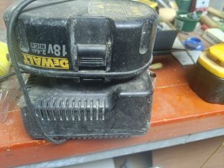 Taladro Percutor y Atornillador Dewalt