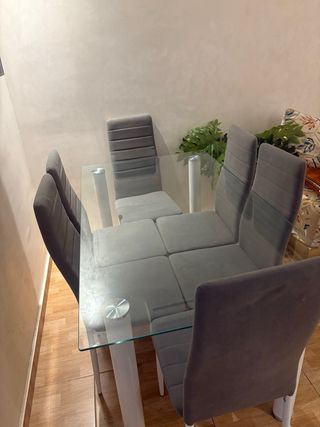 Mesa de comedor de cristal con 6 sillas