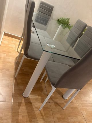 Mesa de comedor de cristal con 6 sillas