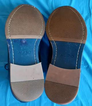 Zapatos de vestir Aldo azules.