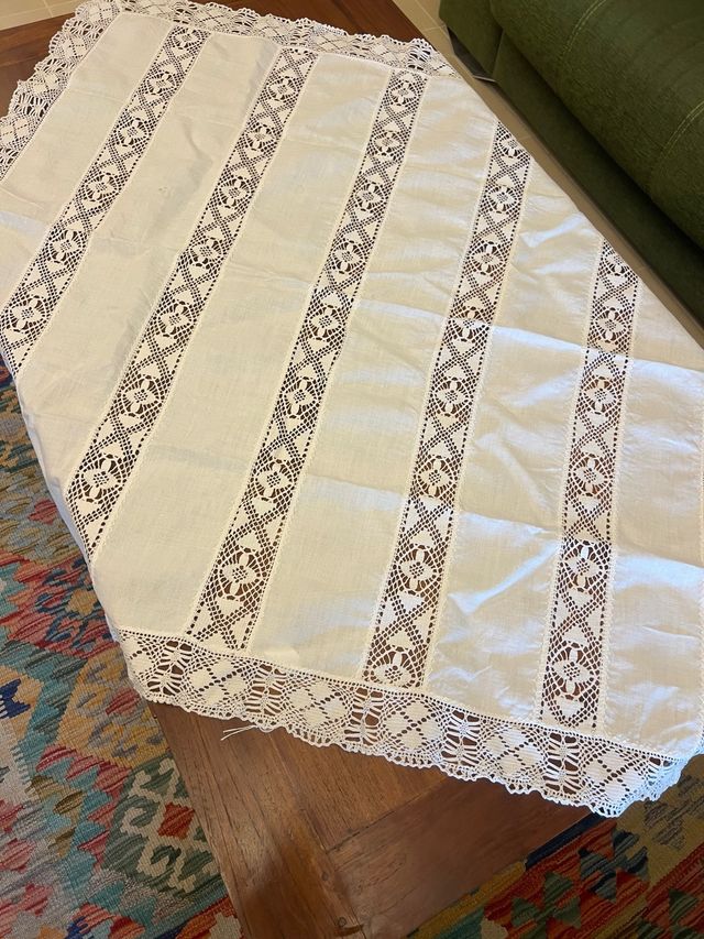 Mantel algodón con encaje