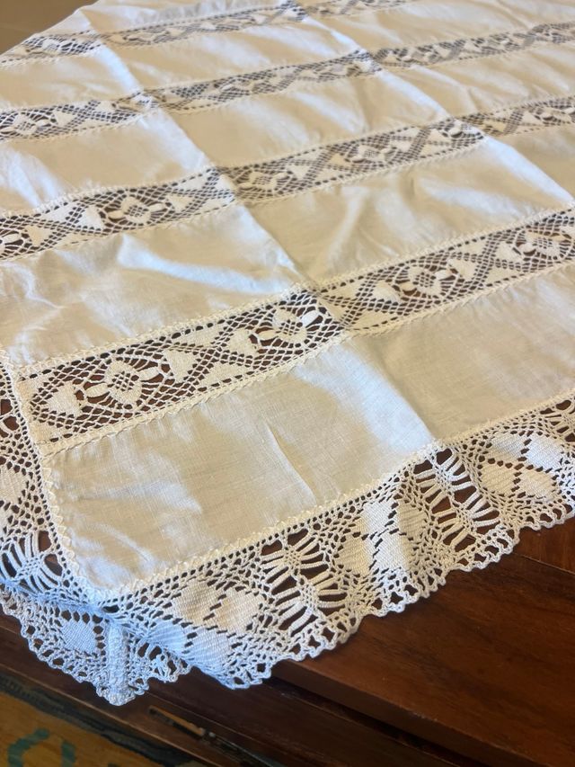 Mantel algodón con encaje