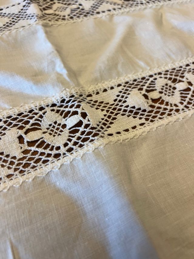 Mantel algodón con encaje