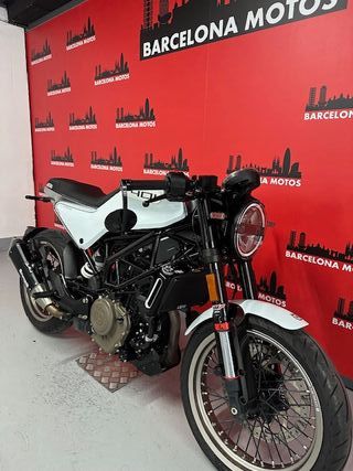 HUSQVARNA VITPILEN 401 DEL AÑO 2023 !! POCO USO !!