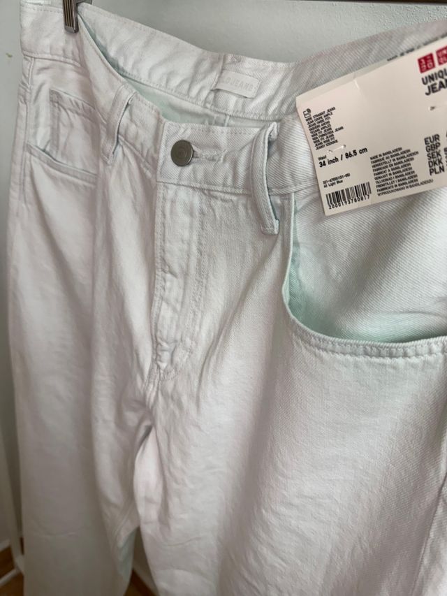 Pantalones vaqueros Uniqlo blancos
