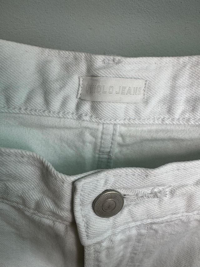 Pantalones vaqueros Uniqlo blancos