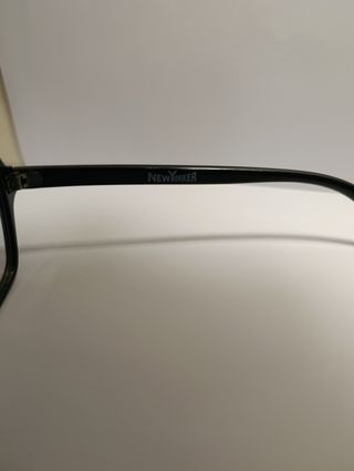 Gafas de sol New Yorker negras y azules