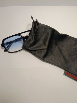 Gafas de sol New Yorker negras y azules