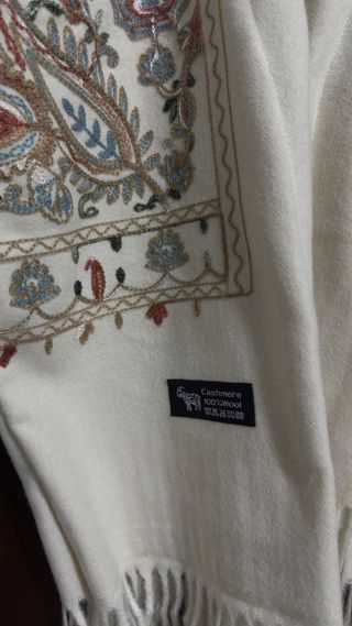 Kimono Uzbeko de cashmere con bordado en seda