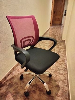 Silla de oficina ergonómica negra y rosa