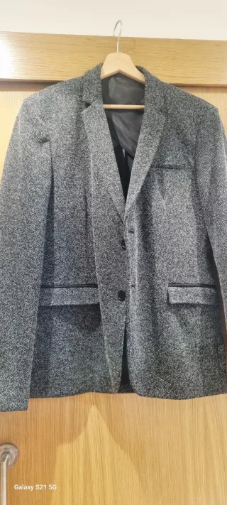 Americana gris y negra