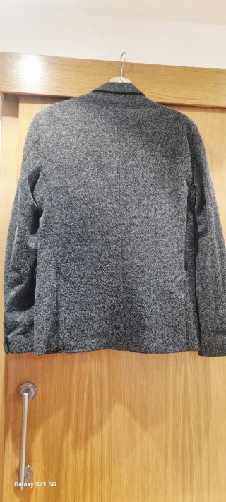 Americana gris y negra