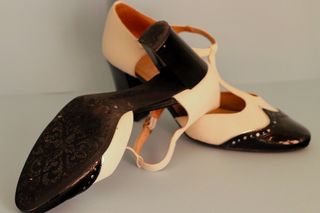 Zapatos Hispanitas T-Strap-Blanco y negro