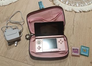Nintendo 3DS rosa + 2 giochi + caricabatterie + custodia