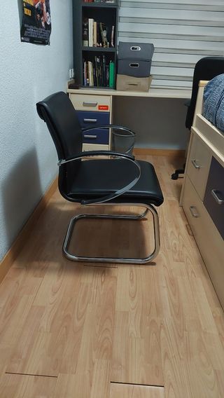 2 sillones de despacho cuero y metal. 50€ cada uno