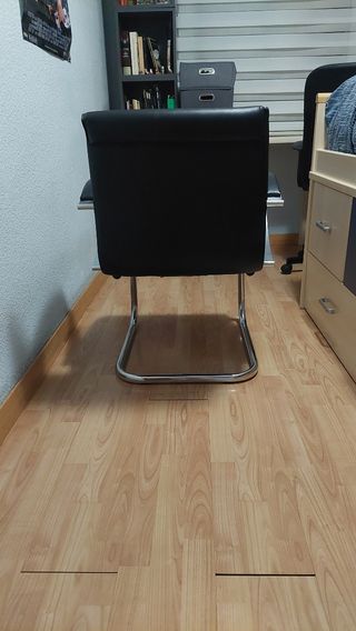 2 sillones de despacho cuero y metal. 50€ cada uno