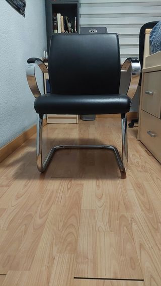 2 sillones de despacho cuero y metal. 50€ cada uno