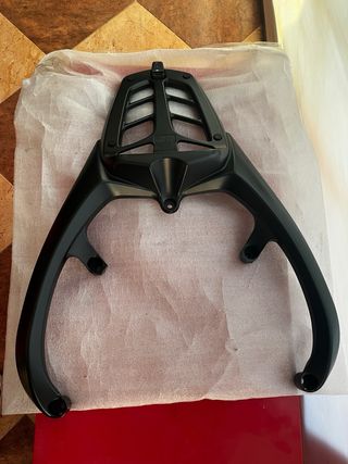 Top Case Givi Negro y Parrilla Yamaha TMAX 500