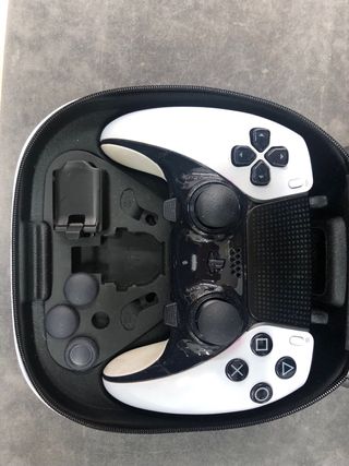 Mando PS5 Pro con funda protectora