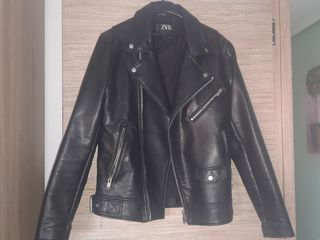 Cazadora efecto piel Zara Talla S