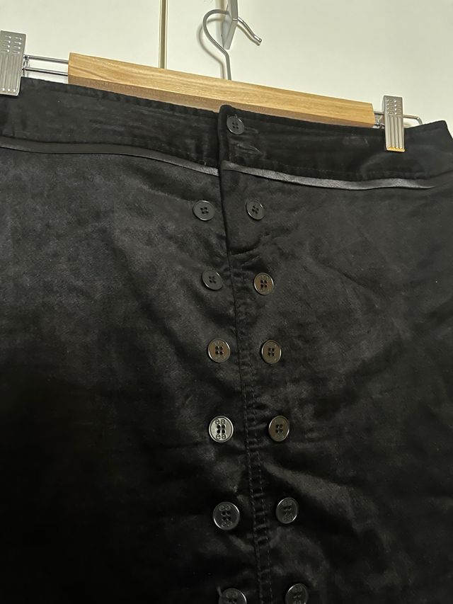 Falda negra de terciopelo