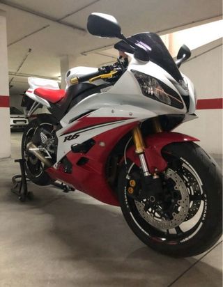 Yamaha YZF R6 Blanca y Roja 
Limitada A2