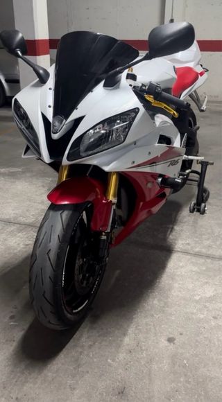 Yamaha YZF R6 Blanca y Roja 
Limitada A2