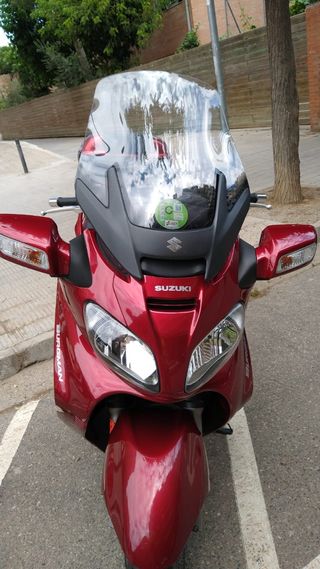 Suzuki Burgman 650 Roja