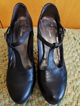 Zapatos de tacón negros de piel Bata