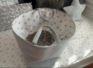 Cesta organizadora gris con estrella blanca