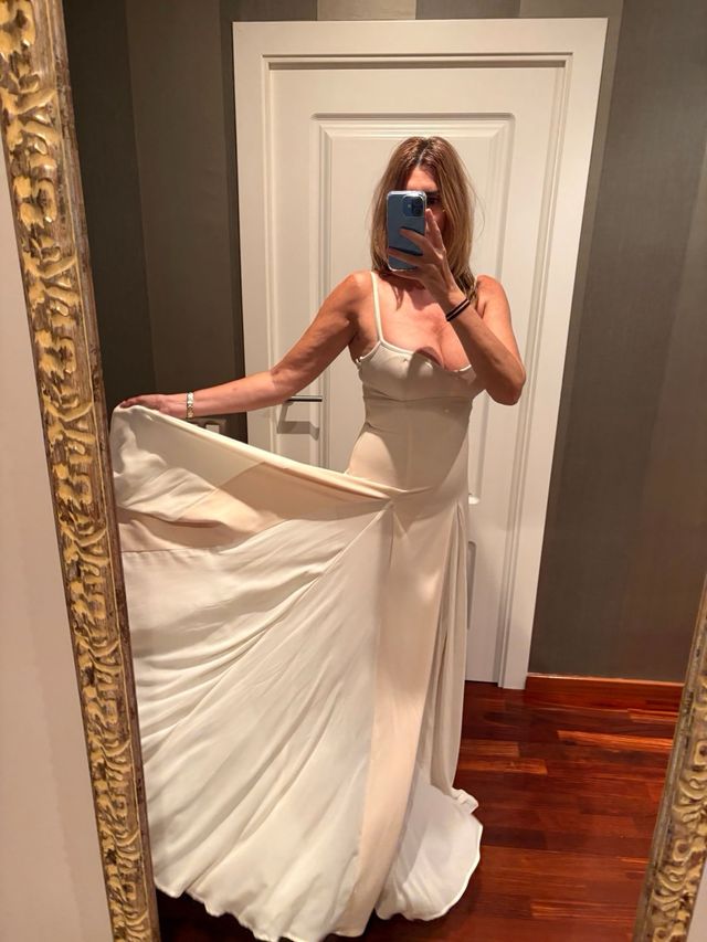 Vestido largo con vuelo de Arcina Ori