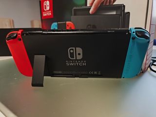 Nintendo Switch Azul y Rojo con Caja
