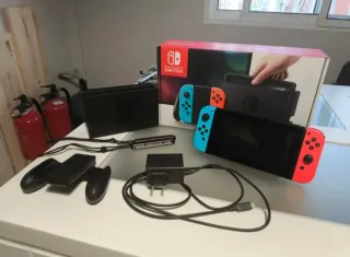Nintendo Switch Azul y Rojo con Caja