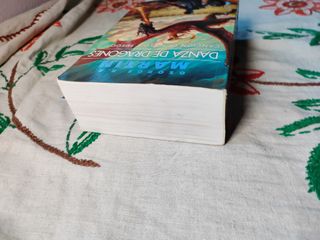 Danza de dragones. Ed. Omnium 19cm.
