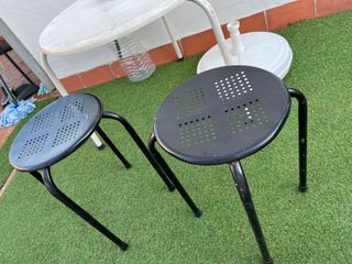 Mesa Terraza con 2 Taburetes Metálicos